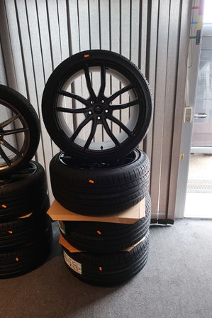 4 stk. alufælge FORZZA WHEELS med dæk GOODRIDE 275/35ZR20