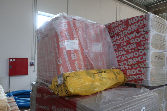 4 stk. paller med isolering bl.a. ROCKWOOL Pladebatts 175149