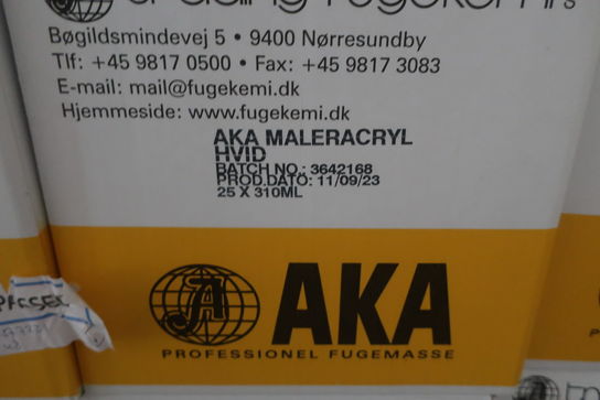 Palle med fugemasse AKA MALERACRYL HVID