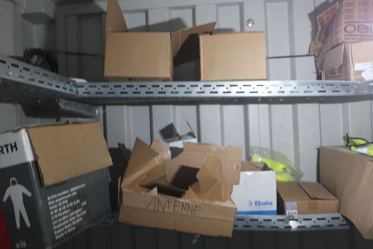 Tøm container for indhold, alt løst, alt skal med