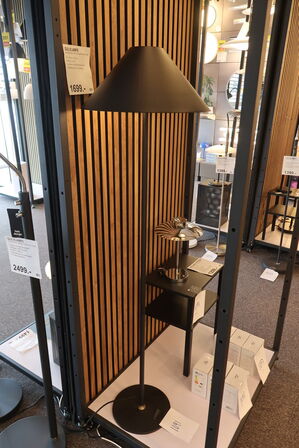 HALO DESIGN HYGGE 140 CM SORT E27 GULVLAMPE