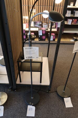 HALO DESIGN VEGAS 1 ARM SORT GULVLAMPE