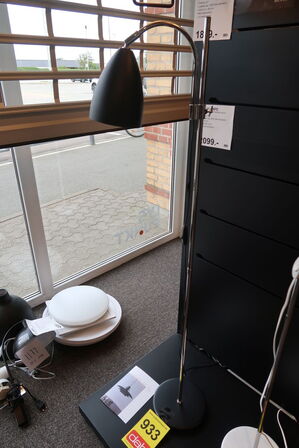 Belid Sway Gulvlampe Sort/Krom 