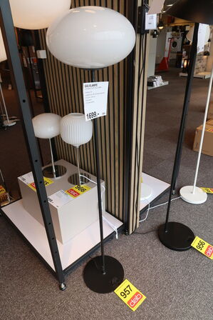 LIGA MADS SORT GULVLAMPE