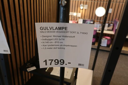 HALO DESIGN VEGAS 2 ARM SORT GULVLAMPE