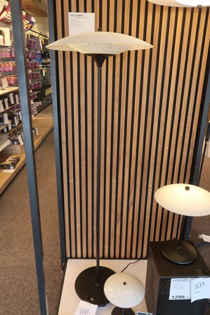 HALO DESIGN BARONI Ø46 SORT/OPAL GULVLAMPE