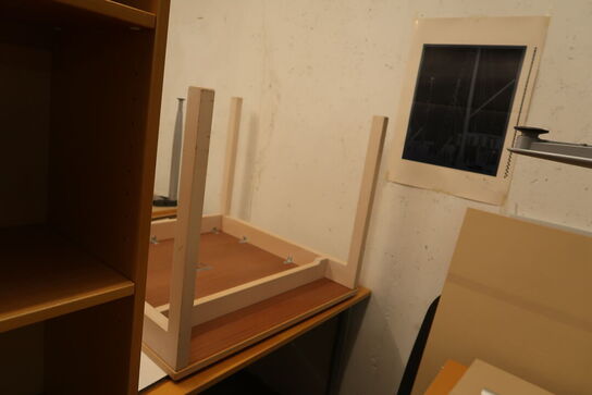 2 stk. reoler, skab, bord HANS J. WEGNER, bord m.m.