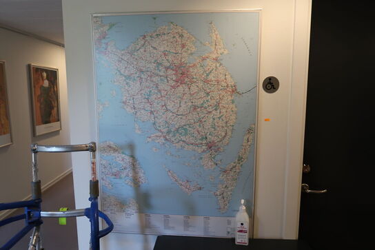 Bord samt kort over fyn