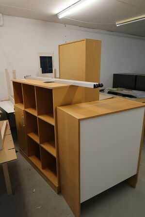 2 stk. reoler, skab, bord HANS J. WEGNER, bord m.m.