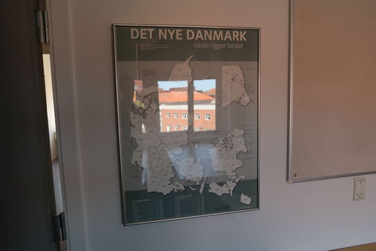 3 stk. indrammet billeder samt 2 stk. plakater