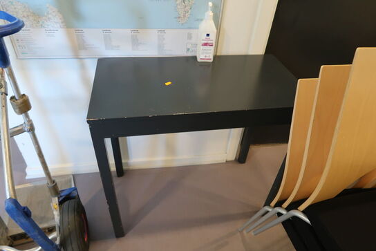 Bord samt kort over fyn