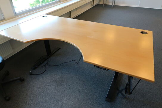 El. hæve/sænke skrivebord KINNARPS, kontorstol, skuffemodul, stumtjener m.m.