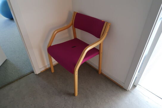 3 stk. plakater, stol samt tavle