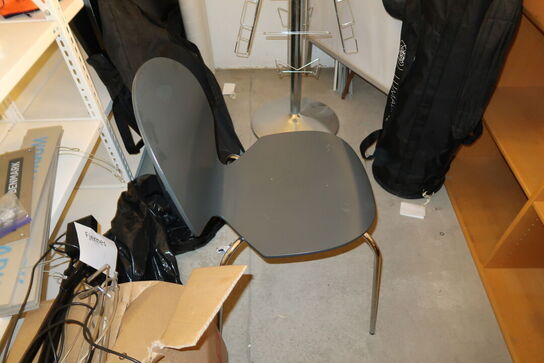 2 stk. skuffemoduler, elradiator, 3 stk. skrivebordslamper FLOS