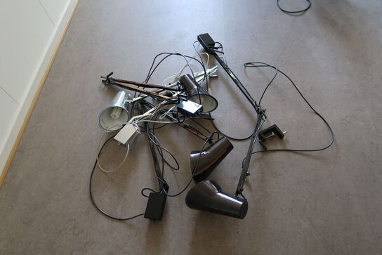 5 stk. skrivebordslamper FLOS Kelvin T Adj Eco, skab, whiteboard m.m.