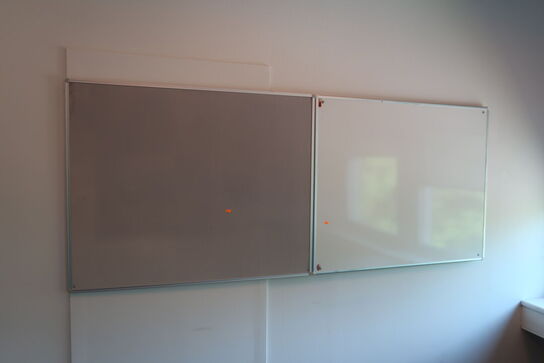 2 stk. opslagstavler, 2 stk. whiteboard