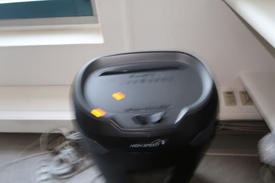 Makulator SHREDDER Staples SPL-TXC16HSE