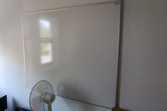 5 stk. skrivebordslamper FLOS Kelvin T Adj Eco, skab, whiteboard m.m.