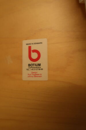 Bord BOTIUM uden indhold