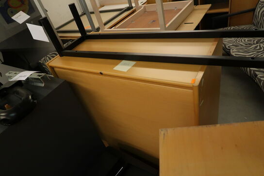 Reol, skab, 2 stk. borde HANS J. WEGNER samt 2 stk. borde