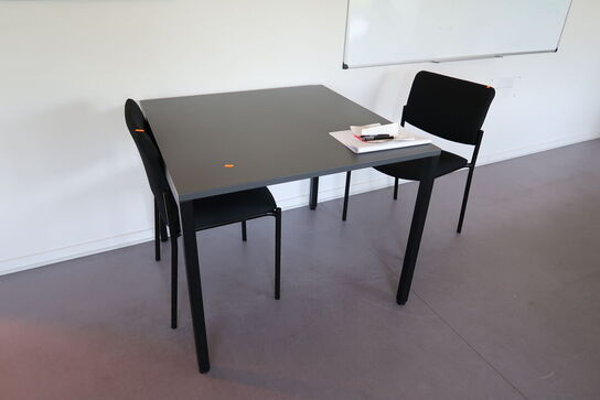 Bord med 2 stk. stole DAARBAK
