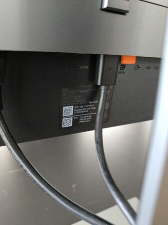El-hæve/sænkebord IKEA, kontorstol, dock, LENOVO, skærm DELL 23"