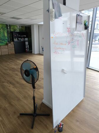 Whiteboard samt ventilator