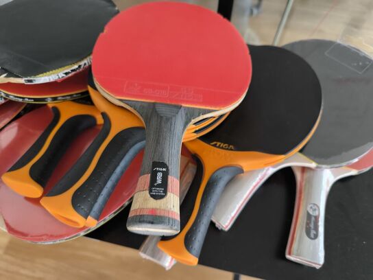 Bordtennis bord STIGA med bat og bolde