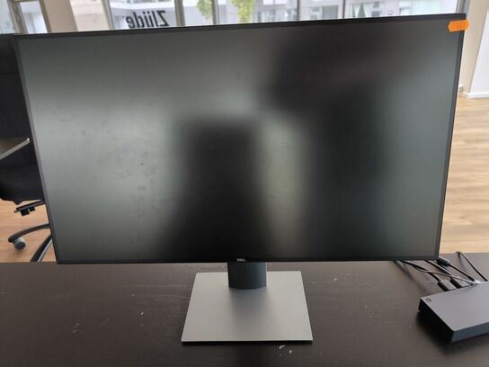 El-hæve/sænkebord IKEA, kontorstol, dock, LENOVO, skærm DELL 23"
