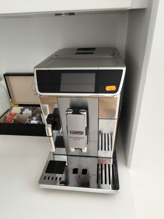 Kaffemaskine DELONGHI Primadonna Elite