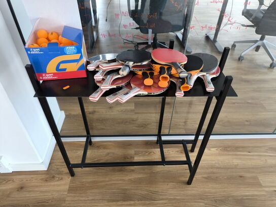 Bordtennis bord STIGA med bat og bolde