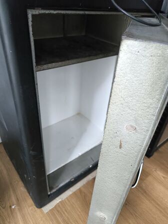 Værdiskab med nøgle (se beskrivelse)