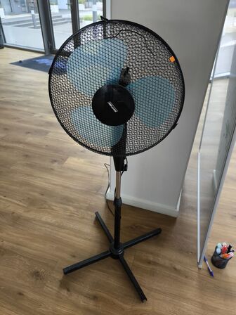 Whiteboard samt ventilator
