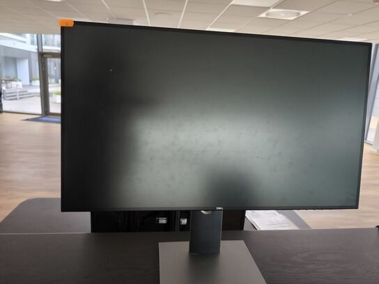 El-hæve/sænkebord IKEA, kontorstol, dock, DELL, skærm DELL 23"
