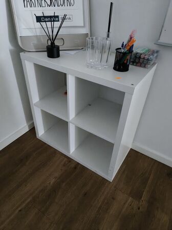 Reol med indhold