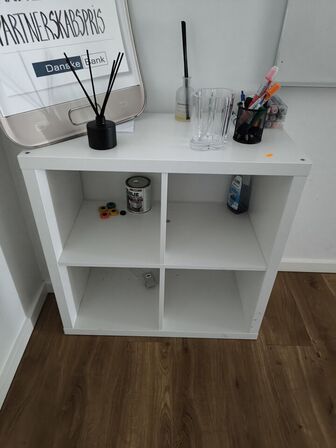 Reol med indhold