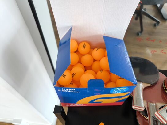 Bordtennis bord STIGA med bat og bolde