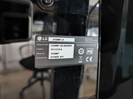El-hæve/sænkebord IKEA, kontorstol, dock, DELL, skærm LG 23"