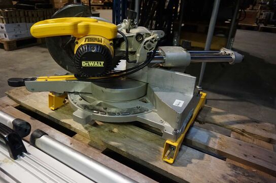 DeWalt Kapgearingssav DW 712N -QS