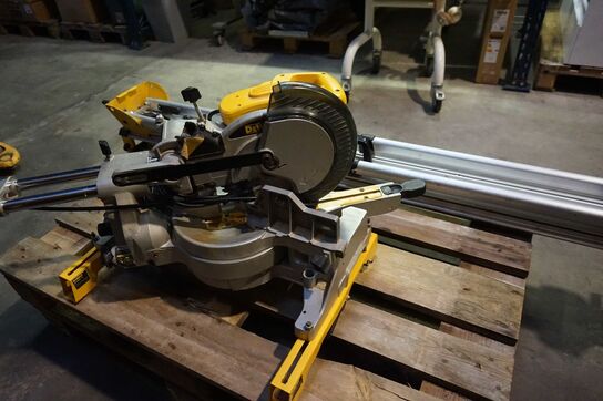 DeWalt Kapgearingssav DW 712N -QS