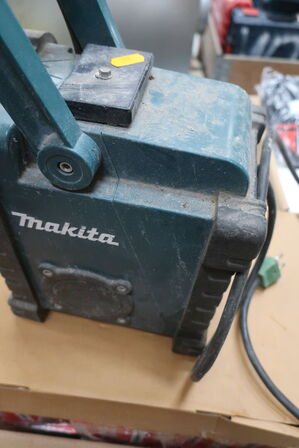 Radio MAKITA BMR 100