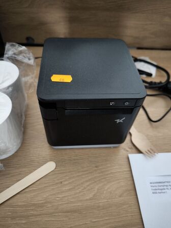 Kasseskuffe med bonprinter og ruller