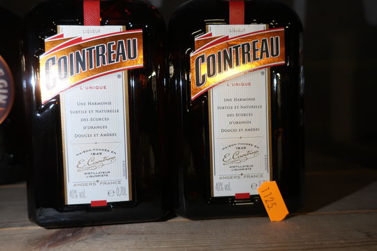 8 flasker spiritus COINTREAU