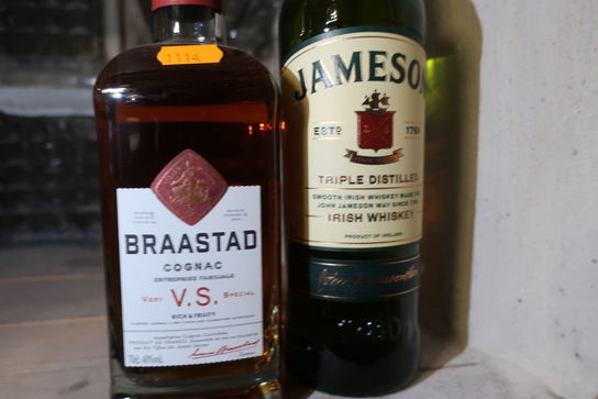 2 flasker cognac/whiskey JAMESON, BRAASTAD