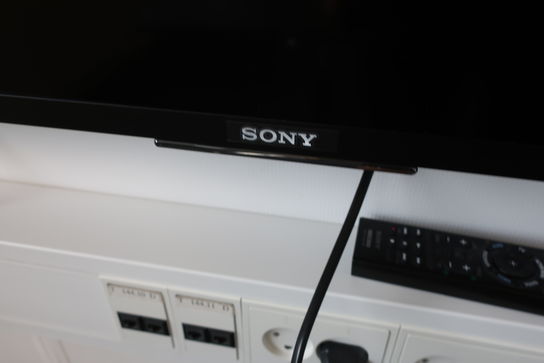 Fladskærmstv SONY KDL-50w809c med fjernbetjening