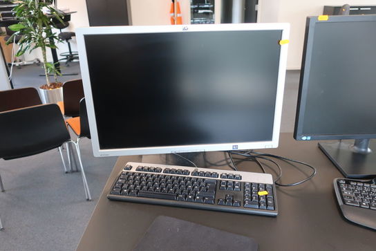 3 stk. computerskærme DELL, HP LP2465, 2 stk. tastaturer, mus og dockingstation