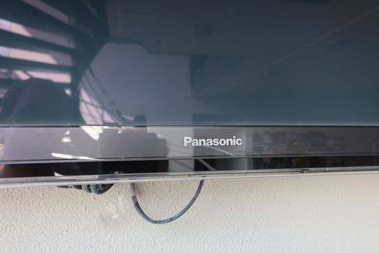 Fladskærmstv PANASONIC Viera TX-P42ST50Y samt apple tv A1427