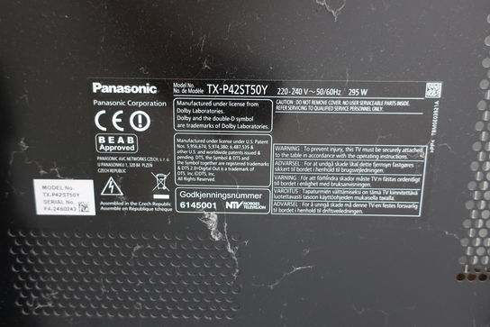 Fladskærmstv PANASONIC Viera TX-P42ST50Y samt apple tv A1427