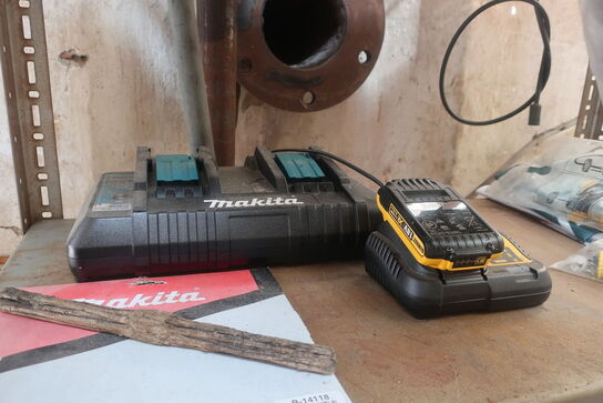 Reol med lader MAKITA, DEWALT m.m.