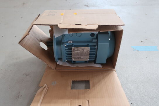 AC motor ABB M3AA090 LD4